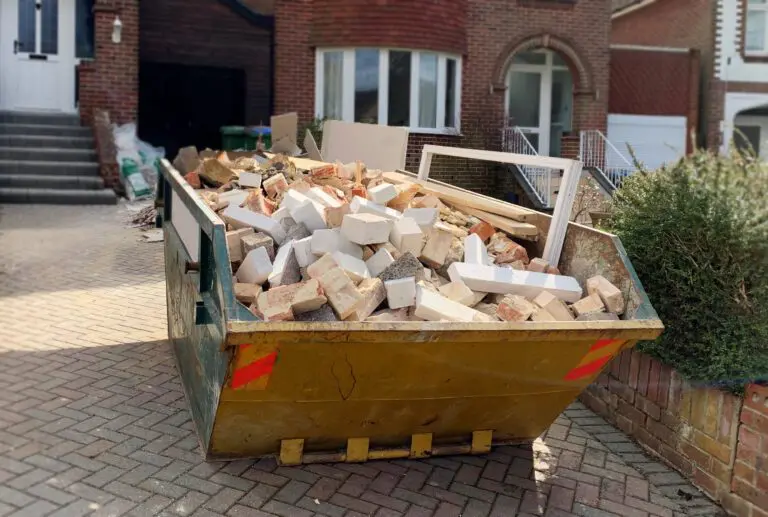 Photo,Shows,Front,Part,Of,Full,Industrial,Rubbish,Skip,For
