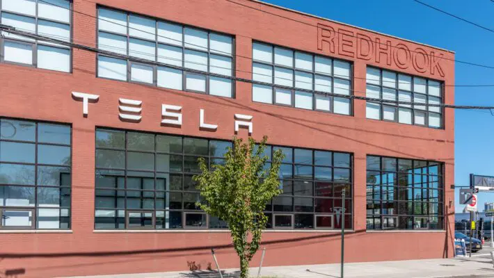 Tesla is close to signing a deal to rent a new warehouse in Milton Keynes to boost sales of its electric cars in Britain.