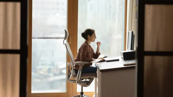 Here are some of the things you can do when creating a healthy office workspace.