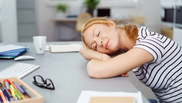 A power nap is a short sleep that terminates before the occurrence of deep sleep and is intended to quickly revitalise you.