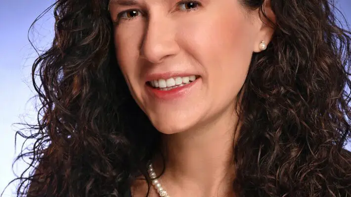 AileenCharland headshot