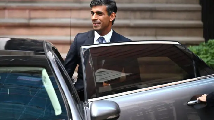 The UK is lobbying the EU over a Brexit trade deal deadline that carmakers have warned pose a threat to UK industry.
