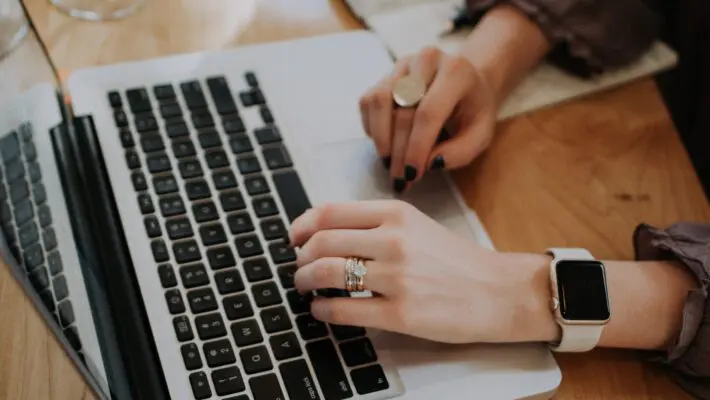 With a range of different lone worker solutions available, which can keep your employees safest while offering all the features you require? Here’s a guide to your options.