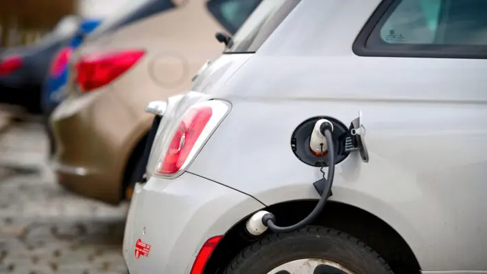 Transport & Environment's research results suggest that smaller cars could reduce the requirement for raw materials such as lithium, manganese, cobalt and nickel by almost a quarter.