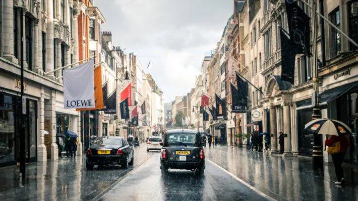 Tourism has always played a crucial role in the growth of the British economy, particularly in the retail sector. However, recent studies suggest that the introduction of a tourist tax, also known as the "tourist tax," is tarnishing Britain's sparkle as a global shopping destination.