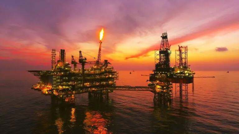 Oil and gas giant Shell has posted strong profits helped by oil prices rising again.
