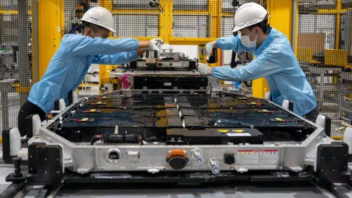 The EU has announced €4bn (£3.4bn) of state aid investments in new factories producing electric batteries for cars, heat pumps and solar panels as it seeks to accelerate production and the uptake of green technologies and combat cheap Chinese imports.