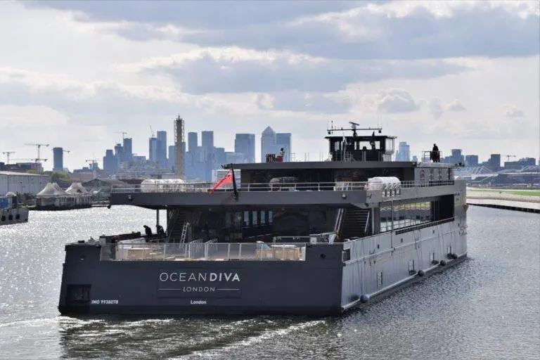 Londoners sink £25m party ship ‘too big’ for Thames’