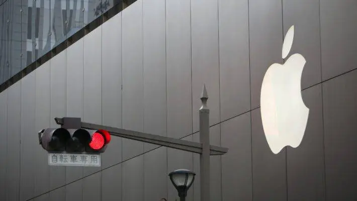 Apple unplugs self-driving electric car project, reports say