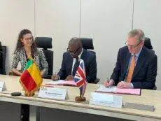 The Minister of Economy, Finance, and Denationalization Programs of Benin, Romuald Wadagni, officially signed a Memorandum of Understanding with Tim Reid, the CEO of UK Export Finance, in the presence of Harriet Thompson, Non-Resident Ambassador to Benin and Non-Resident High Commissioner to Togo.