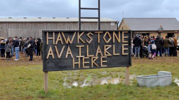 Jeremy Clarkson, known for his motoring prowess and recent foray into farming with the hit TV series Clarkson’s Farm, is reportedly exploring the possibility of running a country pub near his Diddly Squat farm in the picturesque Cotswolds village of Bourton-on-the-Water.