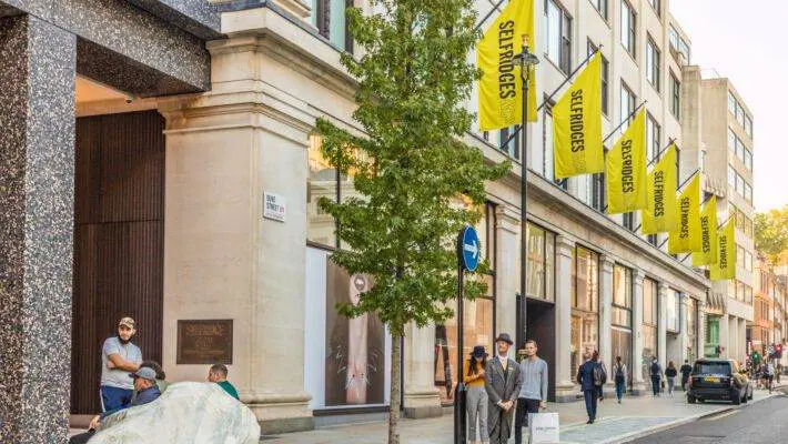 Selfridges is facing new job losses, attributed to the discontinuation of tax-free shopping for tourists and a downturn in luxury spending.