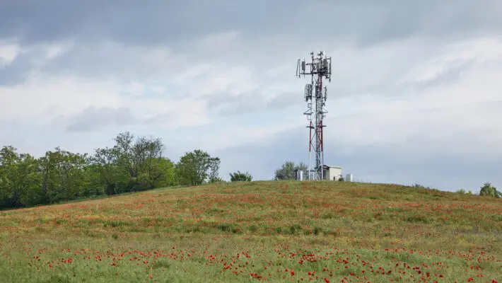 Three mobile network operator risks missing rural coverage targets by July, as Vodafone and VMO2 aim to meet the 88% landmass coverage requirement under the UK’s £1bn Shared Rural Network project.