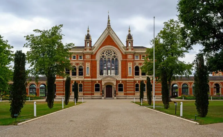 A leading VAT expert is calling on private schools to review the accounting treatment of pre-paid school fees in order to avoid huge tax charges at a later date. 