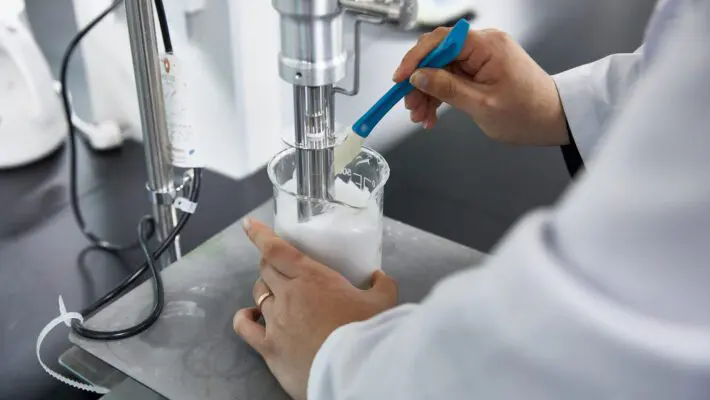 HMRC has reported a significant 21% drop in research and development (R&D) tax credit claims for the 2022/23 tax year, with the number of claims falling to 65,690 from 83,240 in the previous year.