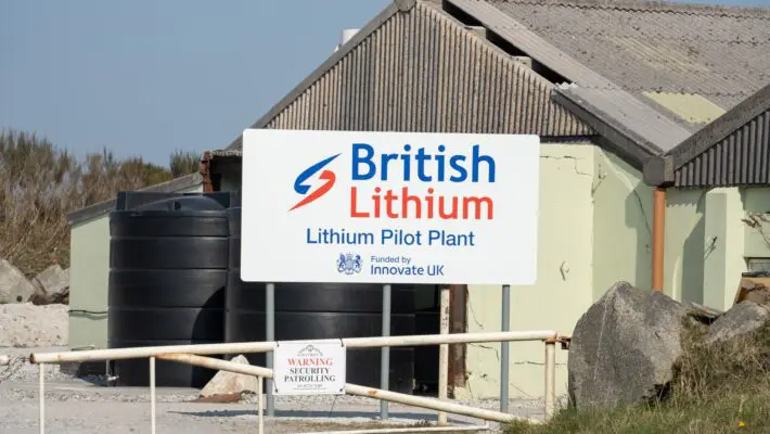 Angela Rayner, Secretary of State for Housing, Communities and Local Government, has endorsed plans to transform the disused Trelavour clay pit near St Austell into a major lithium mine, a move that could significantly bolster the UK’s battery-making capabilities.