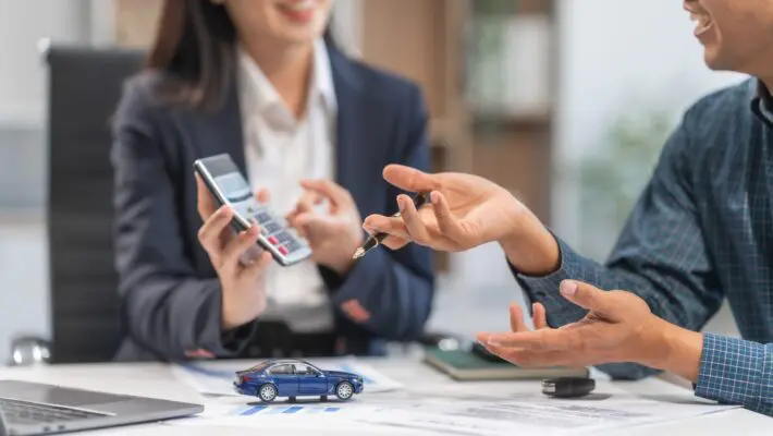 Asian,Businesswoman,Specializing,In,Car,Loan,Services.,Proficient,In,Terms