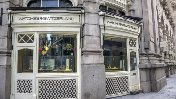 Watches of Switzerland, the UK’s largest Rolex seller, is being urged by investor Gatemore to move its stock listing to the US for higher valuations, amid concerns about London’s struggling stock market and the UK’s luxury goods sector.