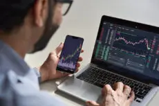 If you are looking for a crypto exchange to start your crypto journo, there’s one thing you need to know before you choose. There are two types of exchanges: Centralised (CEX) and decentralised (DEX).