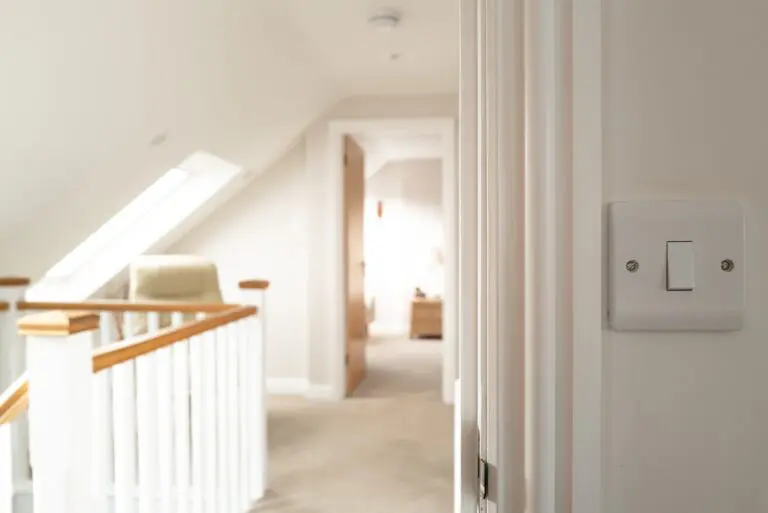 In London, every inch counts. Whether you’re selling or just want to love your home more, high-end renovations can increase its value.