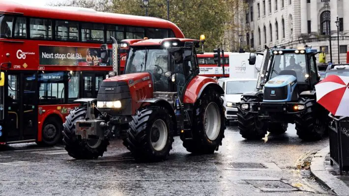 Hundreds of farmers gathered in Westminster today, chanting “no farmers, no food” outside Downing Street, as Prime Minister Sir Keir Starmer faced tough questioning in the Commons over proposed changes to inheritance tax.