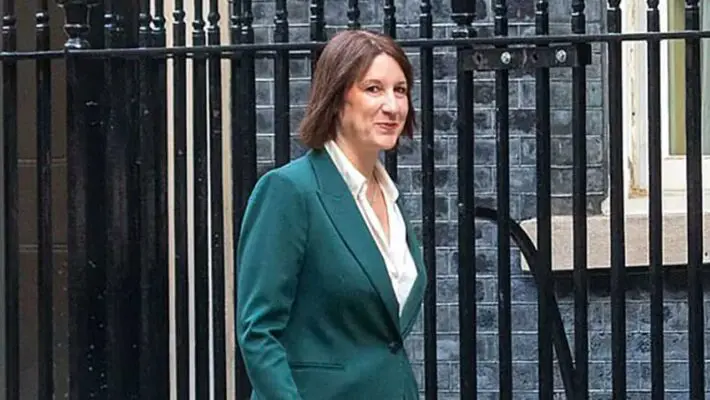 Rachel Reeves, the chancellor, is preparing to lead a team of ministers and advisers to the 2025 World Economic Forum in Davos, aiming to attract international backers and calm disquiet among domestic businesses.