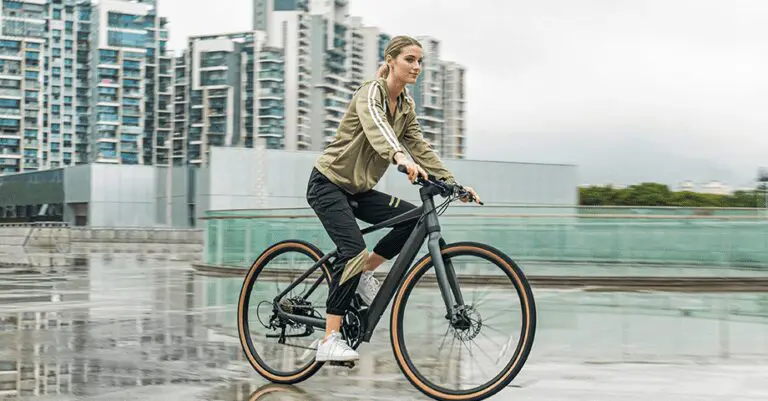 In a world where versatility is key, having a bike that seamlessly blends the demands of urban commuting with the thrill of gravel riding is no longer a luxury—it's a necessity. Enter the Fiido C21.