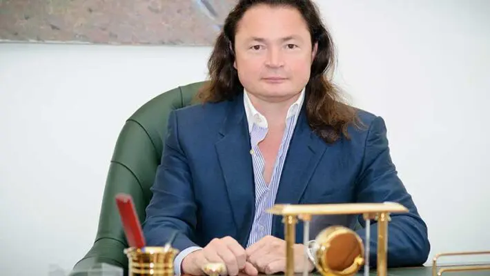 Vladimir Semenikhin, an entrepreneur and cultural patron, seamlessly melds his expertise in construction with a profound dedication to Russian art.