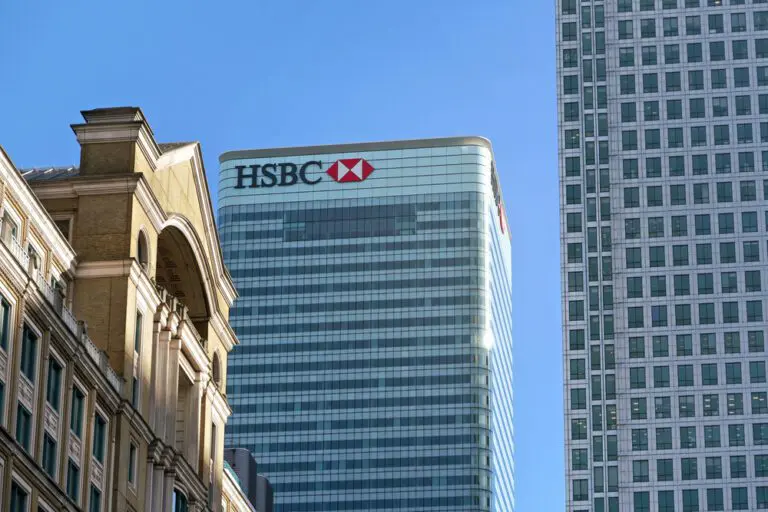 HSBC unveils a sweeping cost-cut plan targeting $1.5bn in savings, signalling thousands of job cuts mostly in the UK.