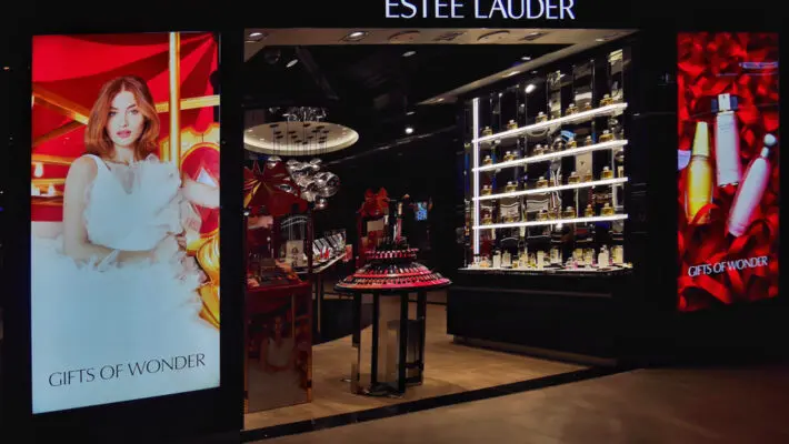 Estée Lauder is set to double its planned job losses to as many as 7,000 roles, citing rising costs and ongoing uncertainty around President Donald Trump’s import tax crackdown.