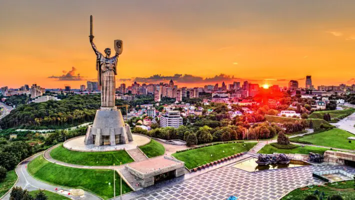 In recent weeks, the U.S. stance on Ukraine and global security has undergone a series of unexpected shifts.