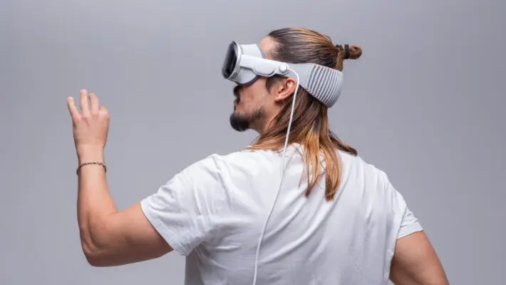 The world of sports betting is constantly evolving, and virtual reality (VR) and augmented reality (AR) are poised to revolutionize how bettors engage with live events.