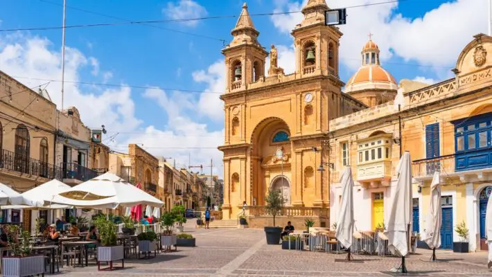Malta only grants citizenship by naturalisation for exceptional services by direct investment. Those who hold a residence permit can apply for naturalisation or use an investment route.
