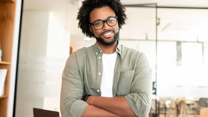 Looking for Afro hair transplant in Turkey? Aslı Tarcan Clinic offers expert care and proven results tailored to Afro-textured hair.
