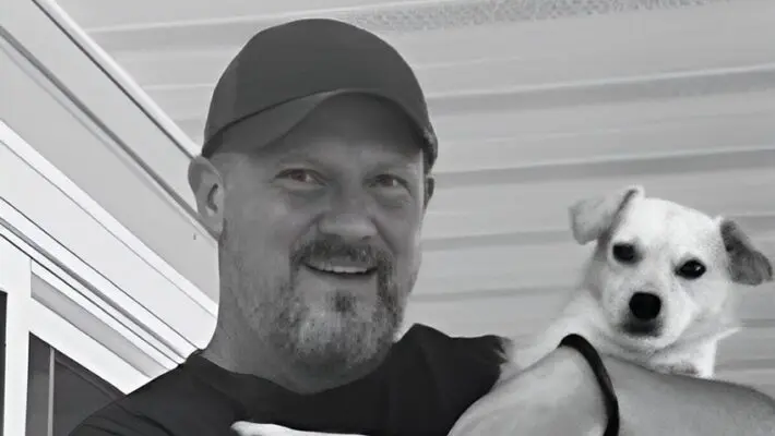 Shawn Mayers is a seasoned construction leader based in Kinston. With over 30 years of hands-on experience, he has made a name for himself in new residential building.