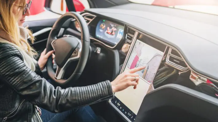 Thinking about hitting London’s streets as a private hire (PCO) driver and want to make the smartest vehicle choice? The answer, for many forward-thinking drivers, is simple, renting a Tesla.