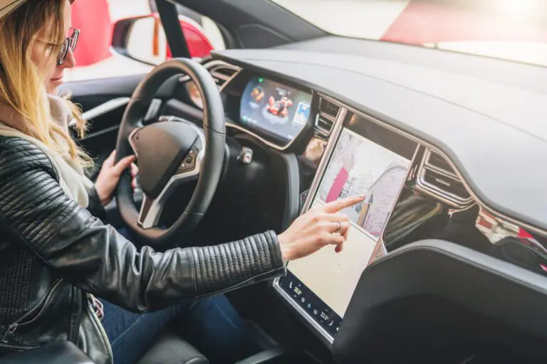 Thinking about hitting London’s streets as a private hire (PCO) driver and want to make the smartest vehicle choice? The answer, for many forward-thinking drivers, is simple, renting a Tesla.