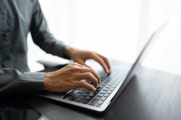 Day trading isn't just for people with multiple monitors and entire days blocked out for charts. If you're someone with a full calendar, running a business, juggling meetings, or working in a demanding role, there's still room for it.