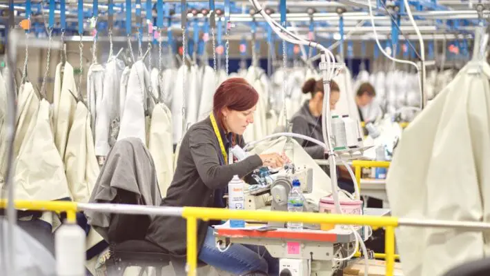 Finding reliable clothing manufacturers in Florida for custom apparel is trickier than most entrepreneurs expect.