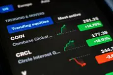 Converting your digital stablecoins back into traditional money doesn't have to be complicated. Whether you're holding USDT, USDC, or other stablecoins, there are several straightforward ways to turn them into cash you can use in your bank account.