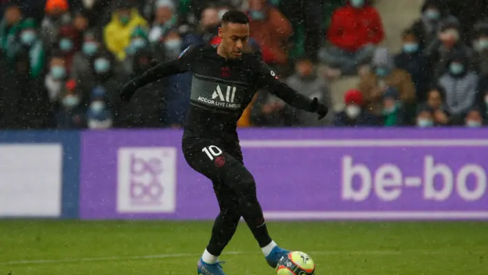French football has used to snap back to order. Paris Saint-Germain imposes itself, everyone else improvises around the edges, and the title race becomes more a countdown than a debate.