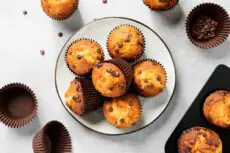 Protein powder has evolved far beyond the post-workout shake. Today, fitness enthusiasts and health-conscious bakers are incorporating protein into everything from pancakes and muffins to cookies and brownies.
