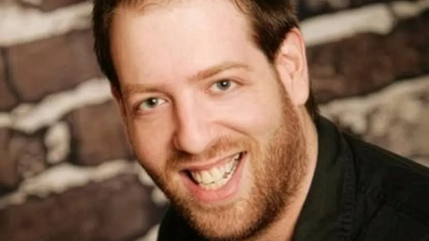 Alan Piket is a stand-up comedian, promoter, actor, and content creator based in Boston. Originally from New Jersey, he built his career through consistent work on stage and behind the scenes. His approach to comedy is grounded in honesty, observation, and connection.
