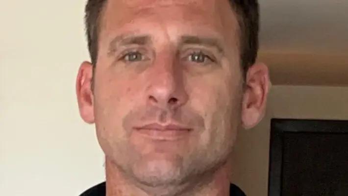 Steven Keller grew up in Reserve, Louisiana, a small community along the Mississippi River. Life there was simple, hands-on, and close to nature. Those early years helped shape the work ethic that would later define his career.