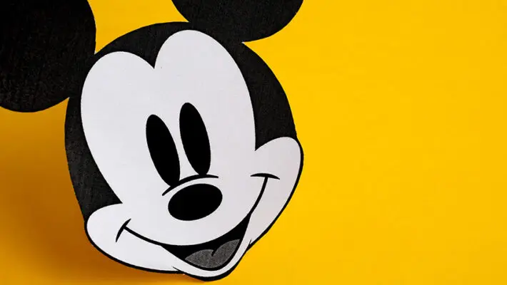 A UK-based start-up is bringing Mickey Mouse and other iconic characters to smartphones after striking a major content deal with The Walt Disney Company, in a bid to reverse declining reading habits among children.