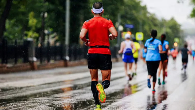 Ireland is not just about emerald hills, ancient castles, and cosy pubs; it is also an outstanding destination for sports tourism. Every year, an increasing number of running enthusiasts from the UK and around the world travel here to combine their holidays with participation in large-scale sporting events.