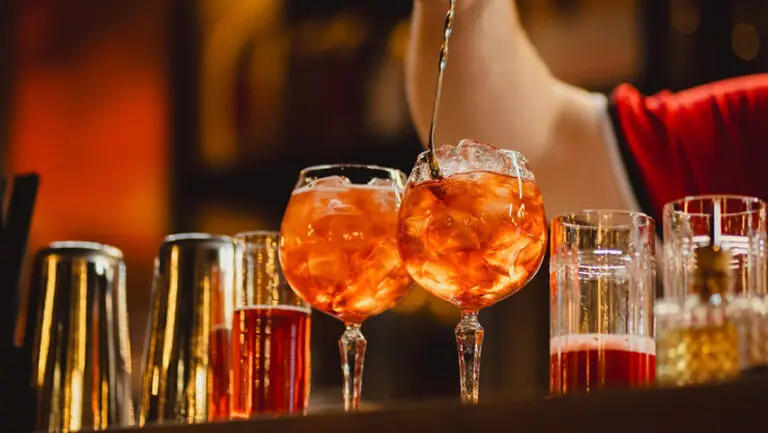 Craft soda on London menus is not just fizzy sugar water with a new label. It is a carefully built drink that balances acids, botanicals, sweetness, and carbonation in a way that holds up in a busy café or cocktail bar.