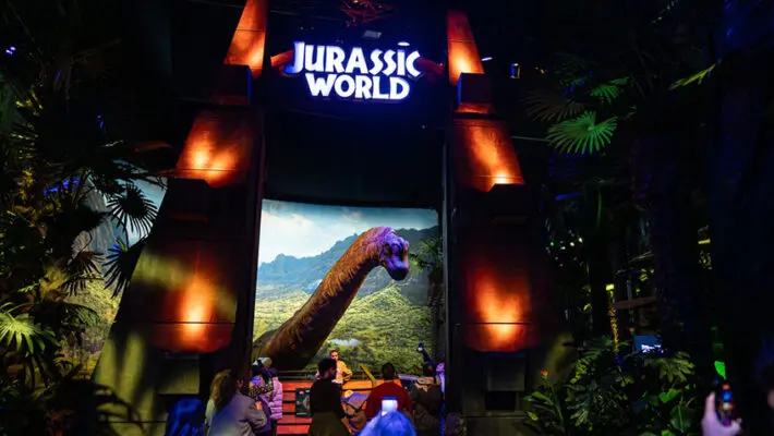 The Jurassic World Exhibition in Bangkok can be included on the list of the best places to visit in the city as it provides high levels of immersion to the dinosaur and adventure movie fans.