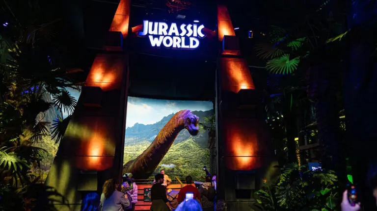 The Jurassic World Exhibition in Bangkok can be included on the list of the best places to visit in the city as it provides high levels of immersion to the dinosaur and adventure movie fans.