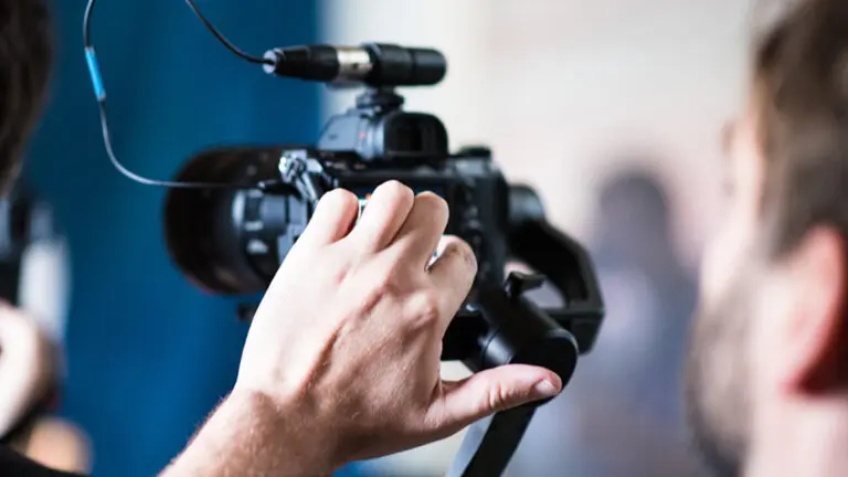 Businesses often see cameras as simple tools for catching bad actors. Modern tech turns lenses into powerful eyes for your daily business flow. It is a shift from simple security to deep operational insight.